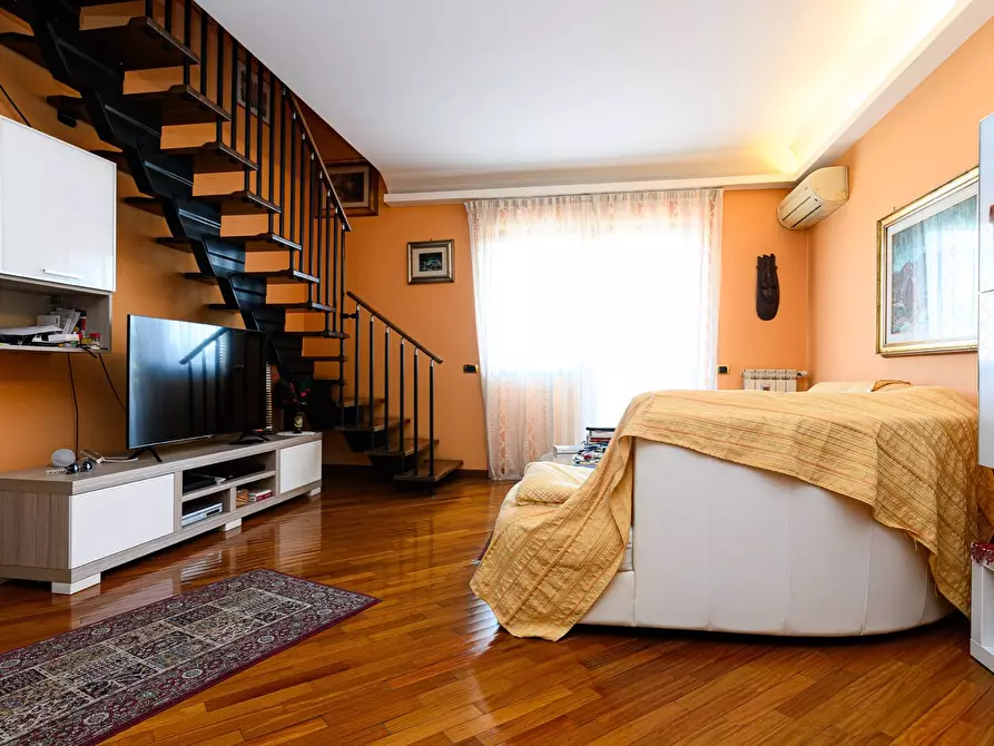 Immagine 4 di Appartamento in vendita  in Via Castri Di Lecce a Roma