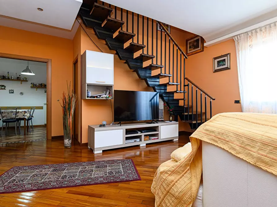 Immagine 5 di Appartamento in vendita  in Via Castri Di Lecce a Roma