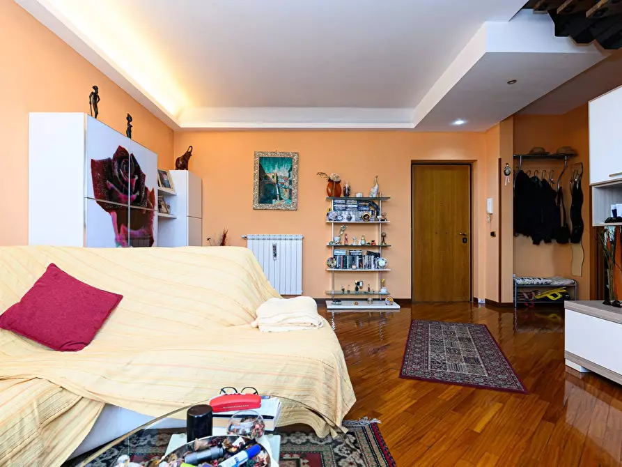 Immagine 6 di Appartamento in vendita  in Via Castri Di Lecce a Roma