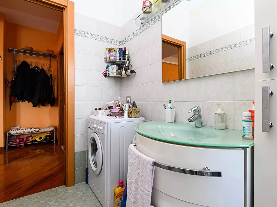 Immagine 18 di Appartamento in vendita  in Via Castri Di Lecce a Roma