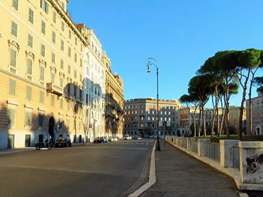 Immagine 12 di Appartamento in vendita  in Piazza Adriana a Roma