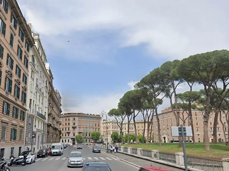 Immagine 3 di Appartamento in vendita  in Piazza Adriana a Roma