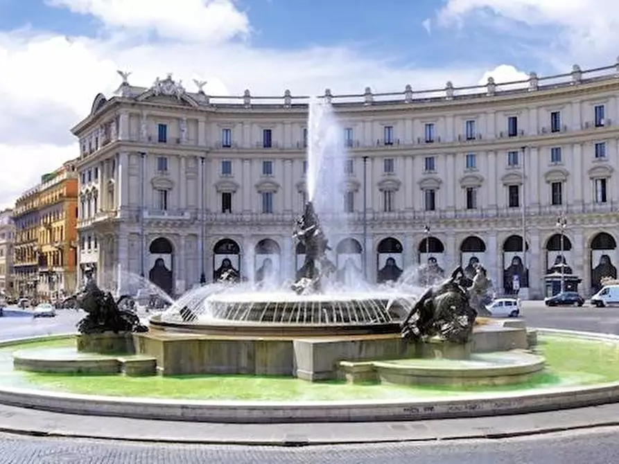 Immagine 9 di Appartamento in vendita  in Piazza Adriana a Roma