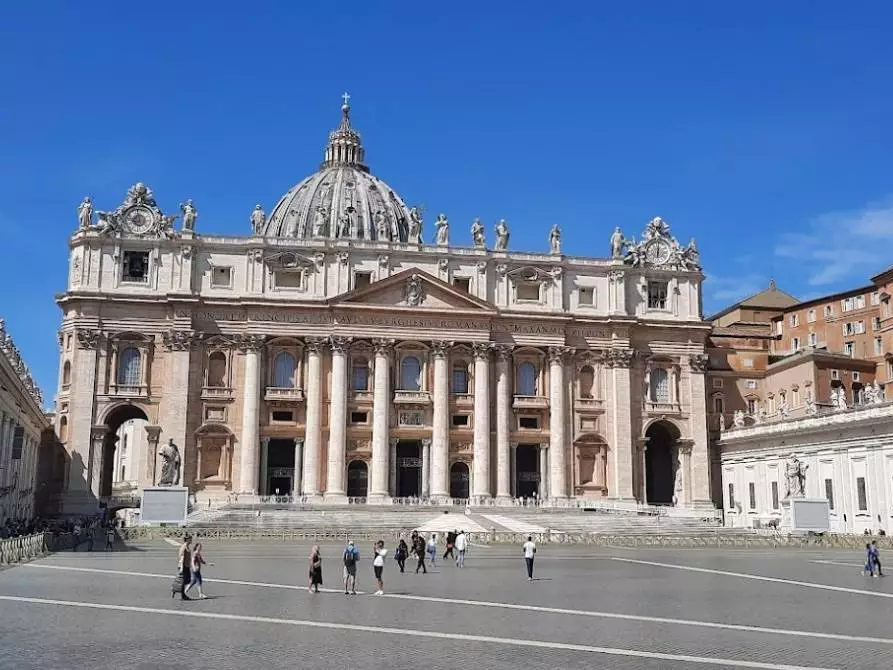 Immagine 12 di Appartamento in vendita  in Piazza Adriana a Roma