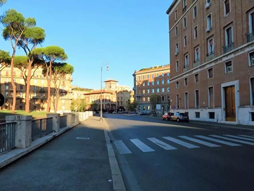 Immagine 7 di Appartamento in vendita  in Piazza Adriana a Roma