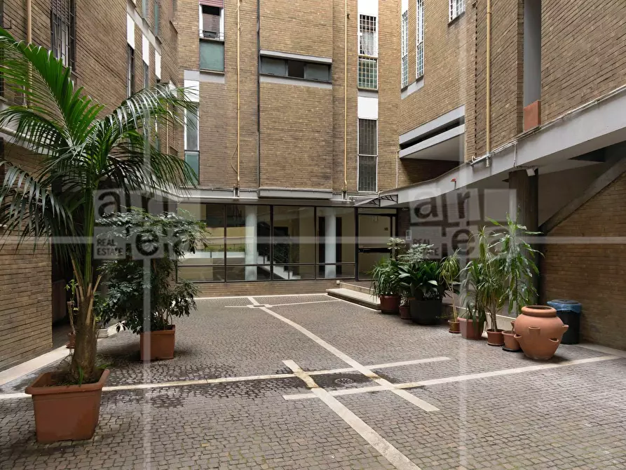 Immagine 20 di Appartamento in vendita  in Viale Marco Polo a Roma