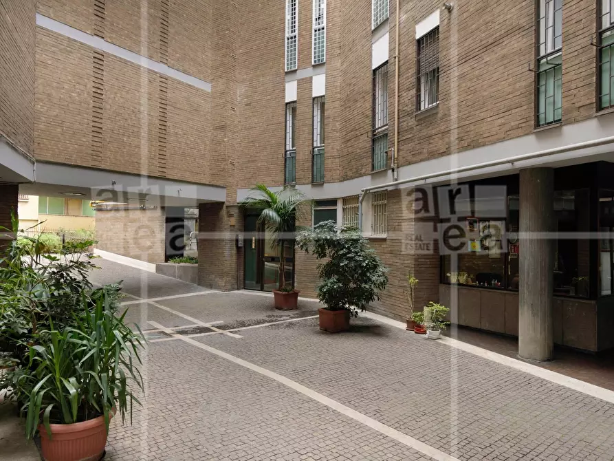 Immagine 21 di Appartamento in vendita  in Viale Marco Polo a Roma