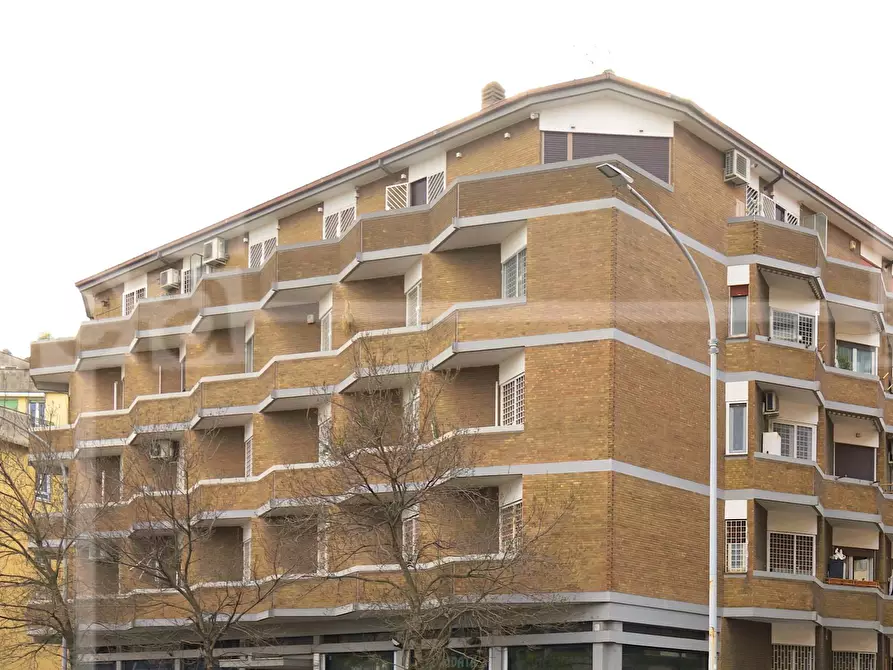 Immagine 23 di Appartamento in vendita  in Viale Marco Polo a Roma