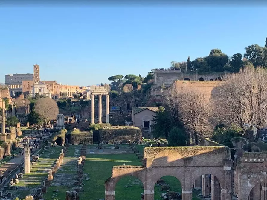 Immagine 5 di Appartamento in vendita  in Viale Delle Medaglie D'oro a Roma