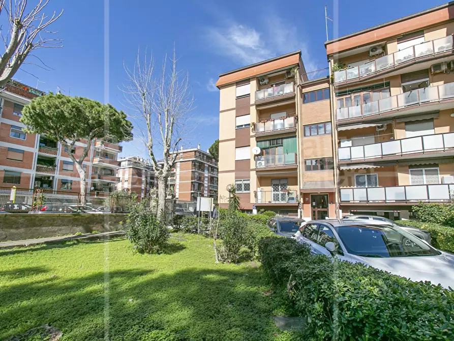Immagine 1 di Appartamento in vendita  in Via Capo Spartivento a Roma
