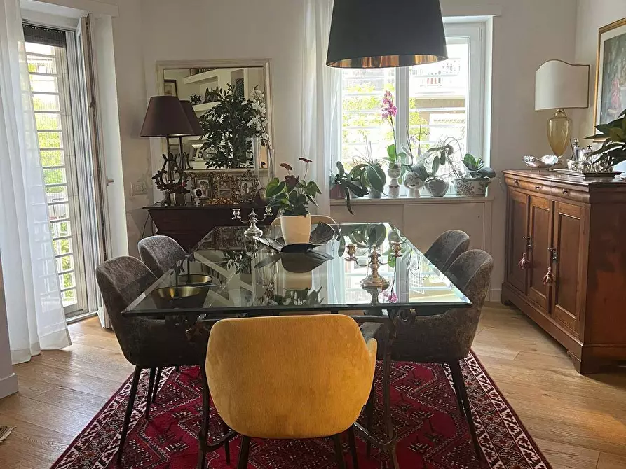 Immagine 4 di Appartamento in vendita  in Via Valsavaranche a Roma