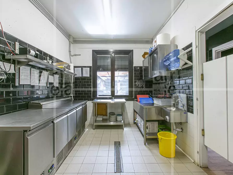 Immagine 29 di Attività commerciale in vendita  in Piazza Bologna a Roma