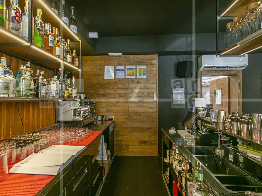 Immagine 9 di Attività commerciale in vendita  in Piazza Bologna a Roma