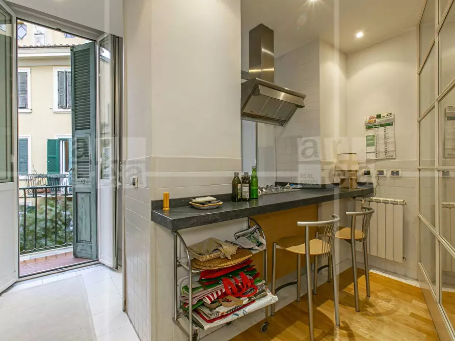 Immagine 8 di Appartamento in vendita  in Via Sabazio a Roma