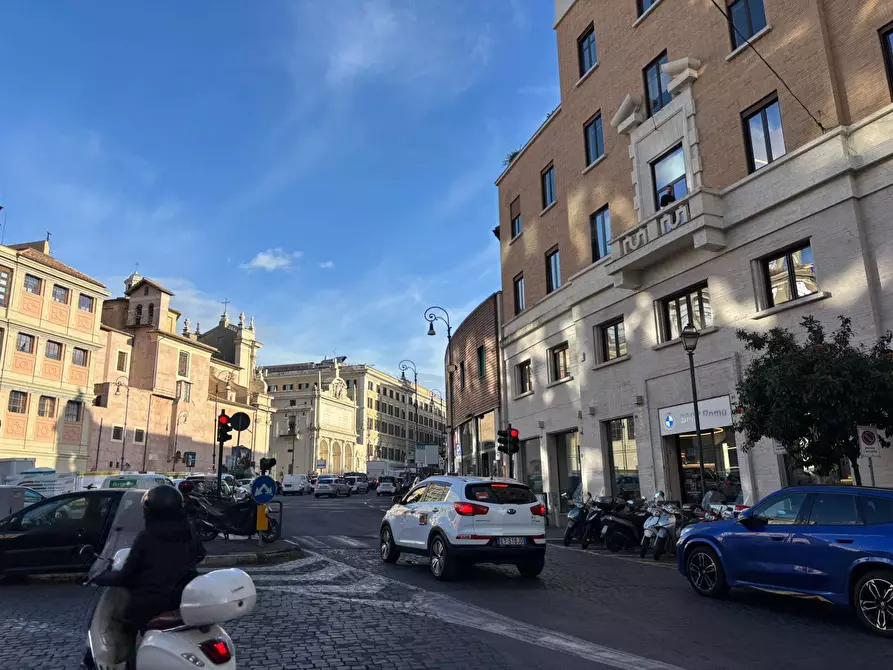 Immagine 24 di Ufficio in affitto  in Via Bissolati a Roma