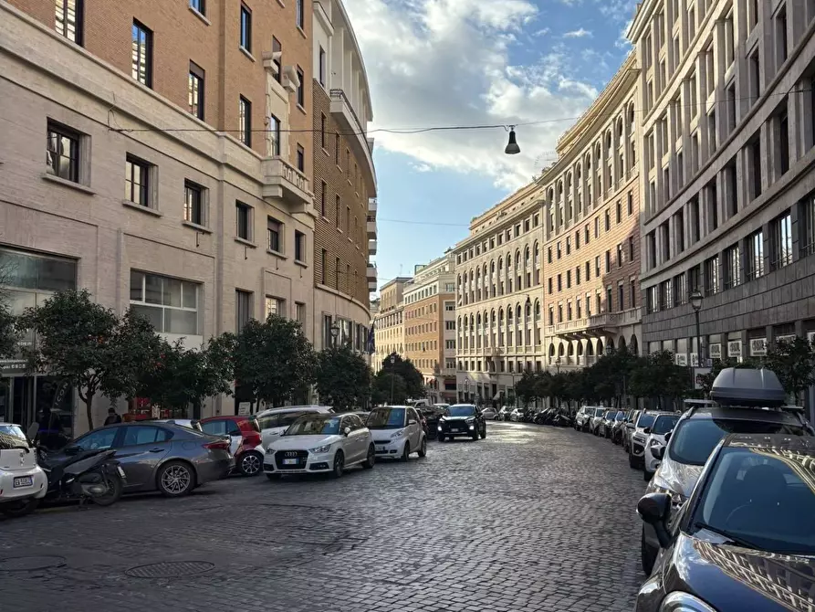 Immagine 19 di Ufficio in affitto  in Via Bissolati a Roma