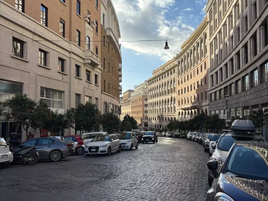 Immagine 27 di Ufficio in affitto  in Via Bissolati a Roma