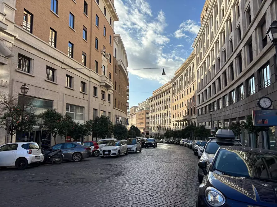 Immagine 2 di Ufficio in affitto  in Via Bissolati a Roma