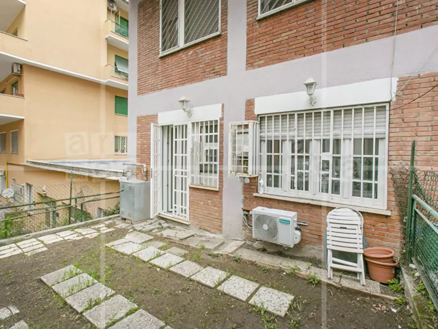 Immagine 21 di Appartamento in vendita  in Via Igea a Roma