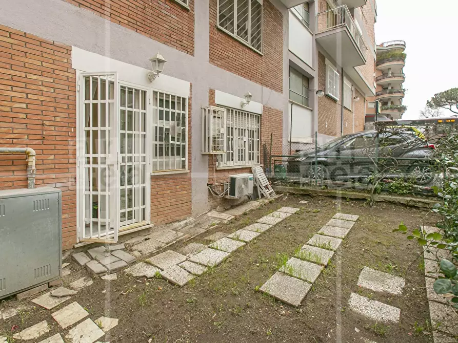 Immagine 23 di Appartamento in vendita  in Via Igea a Roma