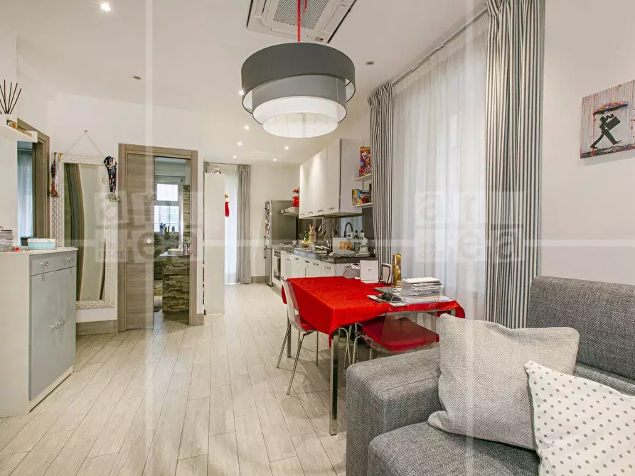 Immagine 2 di Appartamento in vendita  in Via Igea a Roma