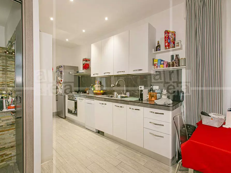 Immagine 4 di Appartamento in vendita  in Via Igea a Roma