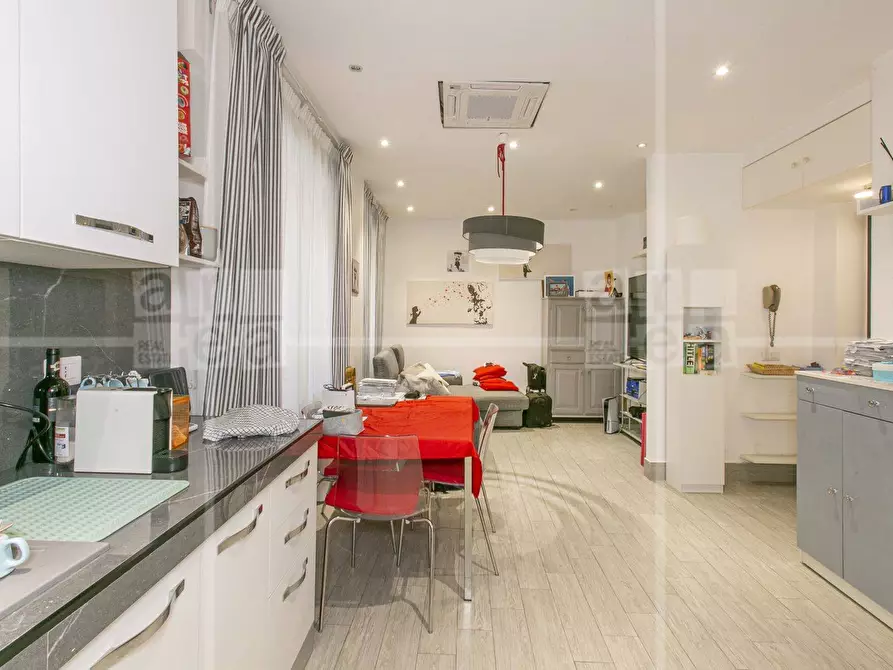 Immagine 6 di Appartamento in vendita  in Via Igea a Roma