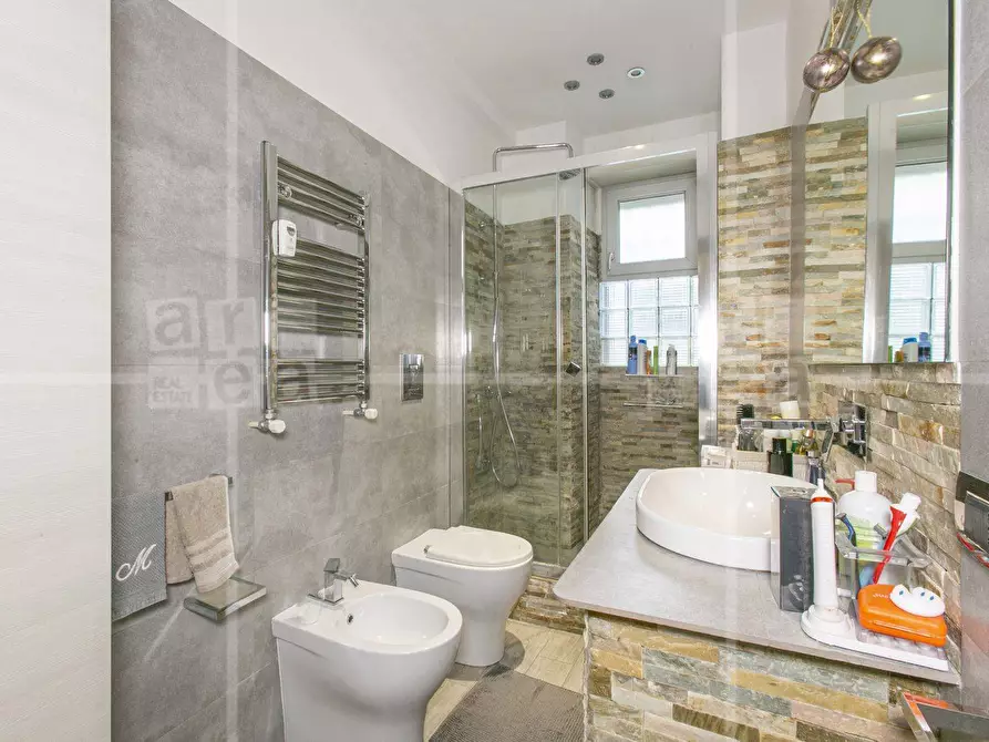 Immagine 12 di Appartamento in vendita  in Via Igea a Roma