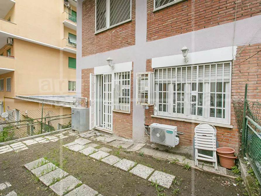 Immagine 15 di Appartamento in vendita  in Via Igea a Roma