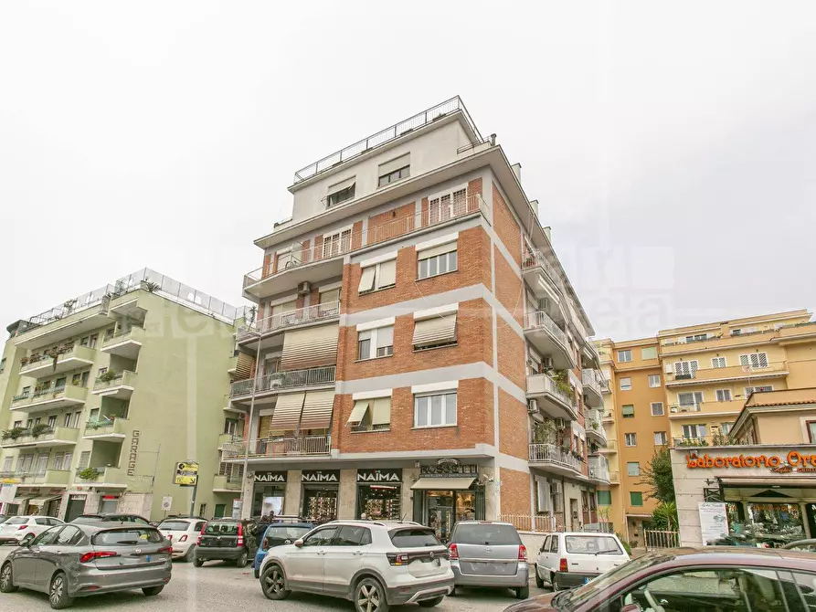 Immagine 1 di Appartamento in vendita  in Via Igea a Roma