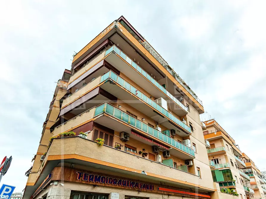 Immagine 3 di Appartamento in vendita  in Via dei Gerani a Roma