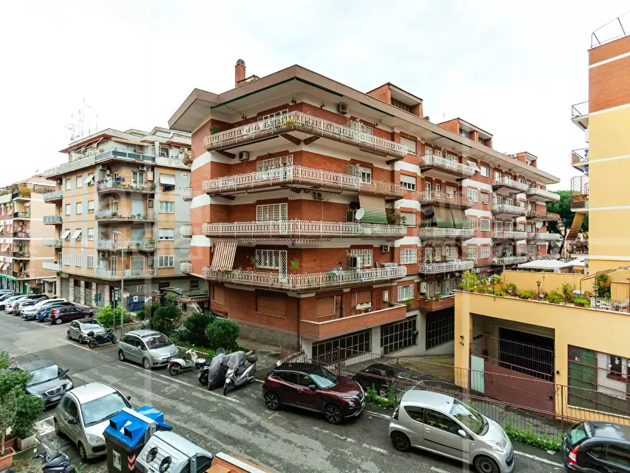 Immagine 22 di Appartamento in vendita  in Via dei Gerani a Roma