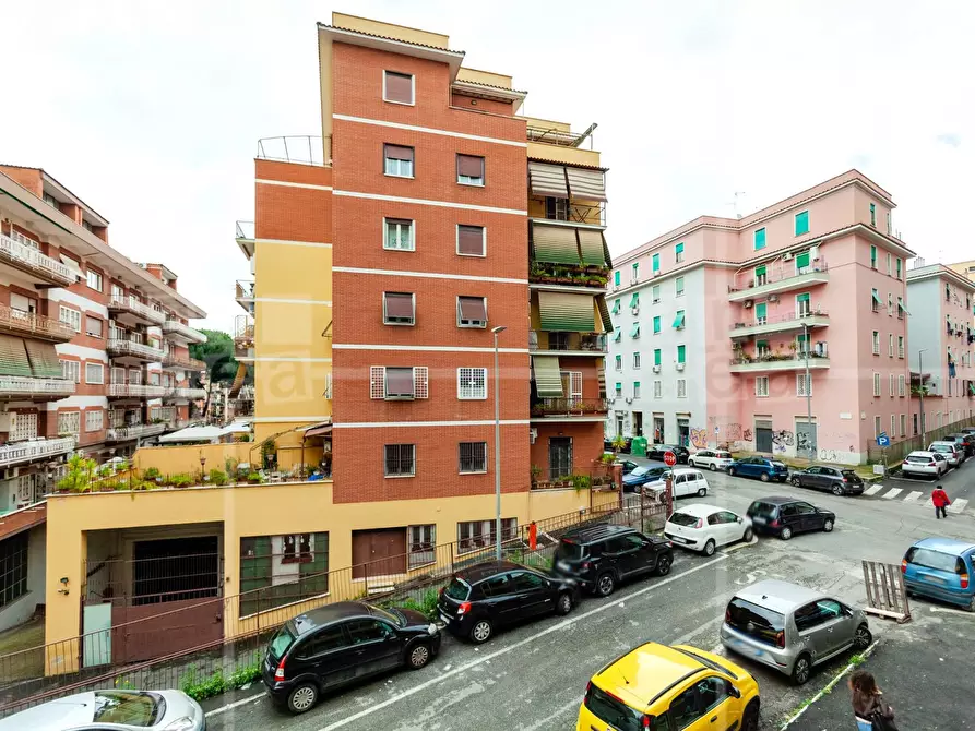Immagine 23 di Appartamento in vendita  in Via dei Gerani a Roma