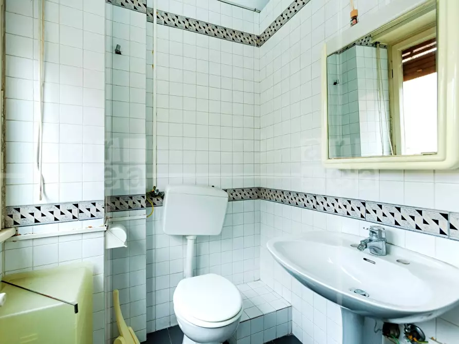 Immagine 20 di Appartamento in vendita  in Via dei Gerani a Roma