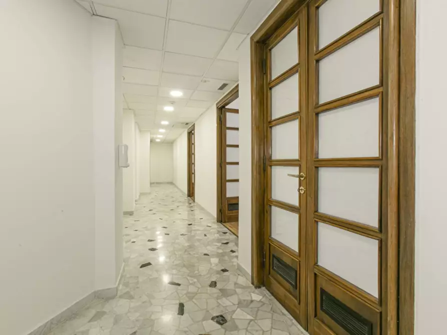 Immagine 7 di Ufficio in affitto  in Via Bissolati a Roma