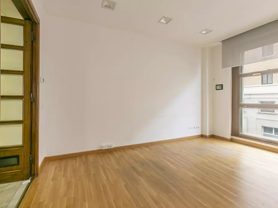 Immagine 11 di Ufficio in affitto  in Via Bissolati a Roma