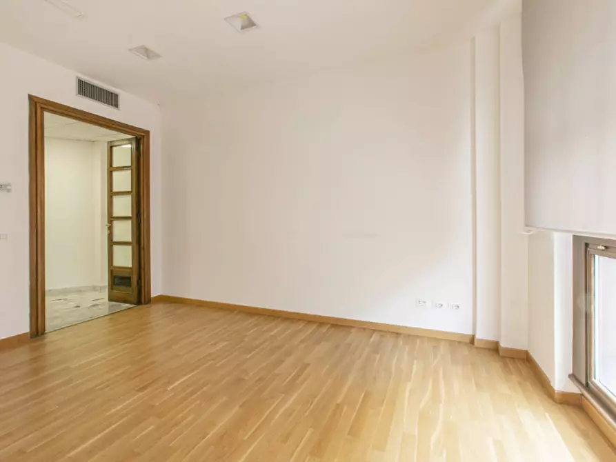 Immagine 13 di Ufficio in affitto  in Via Bissolati a Roma