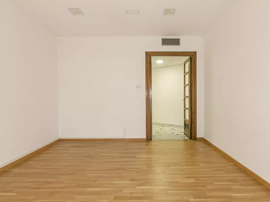 Immagine 14 di Ufficio in affitto  in Via Bissolati a Roma