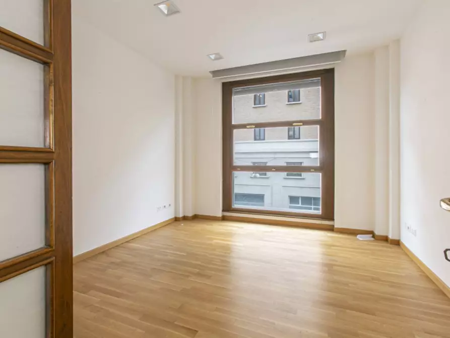 Immagine 15 di Ufficio in affitto  in Via Bissolati a Roma