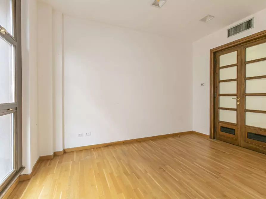 Immagine 16 di Ufficio in affitto  in Via Bissolati a Roma