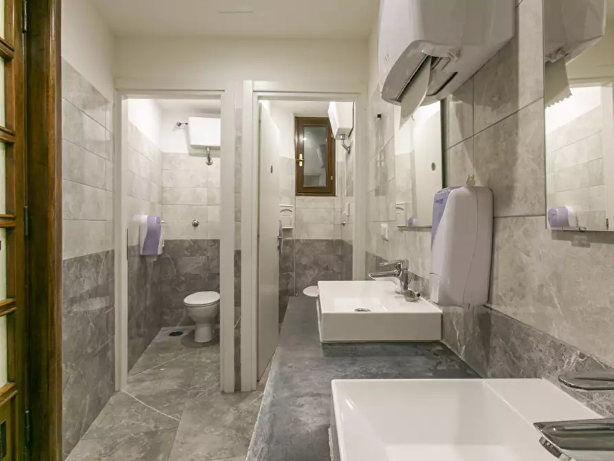 Immagine 18 di Ufficio in affitto  in Via Bissolati a Roma