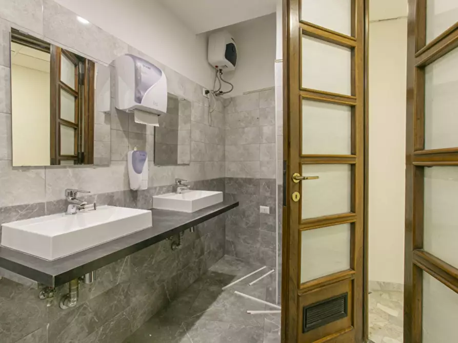 Immagine 19 di Ufficio in affitto  in Via Bissolati a Roma