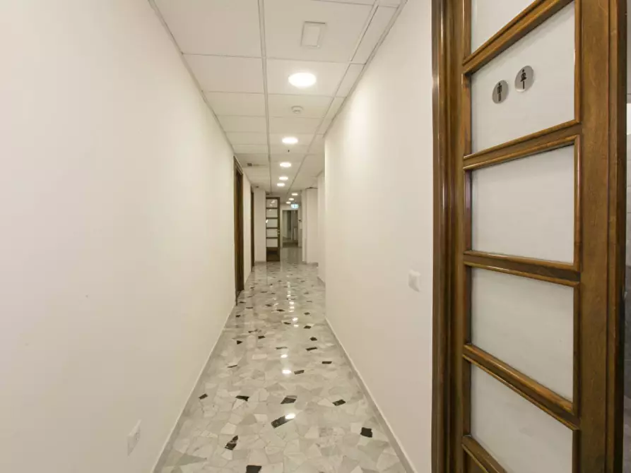 Immagine 20 di Ufficio in affitto  in Via Bissolati a Roma