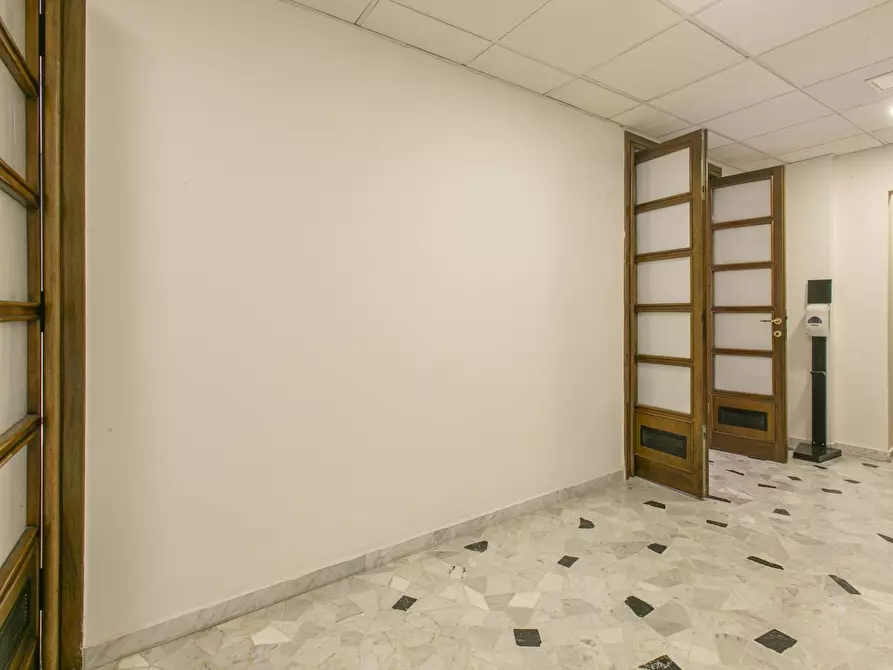 Immagine 21 di Ufficio in affitto  in Via Bissolati a Roma