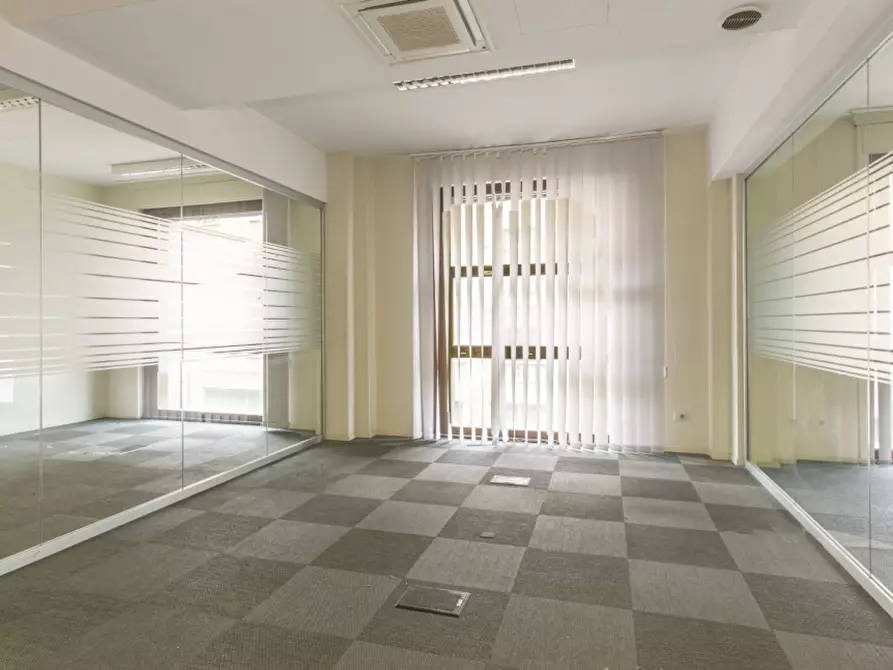 Immagine 8 di Ufficio in affitto  in Via Bissolati a Roma