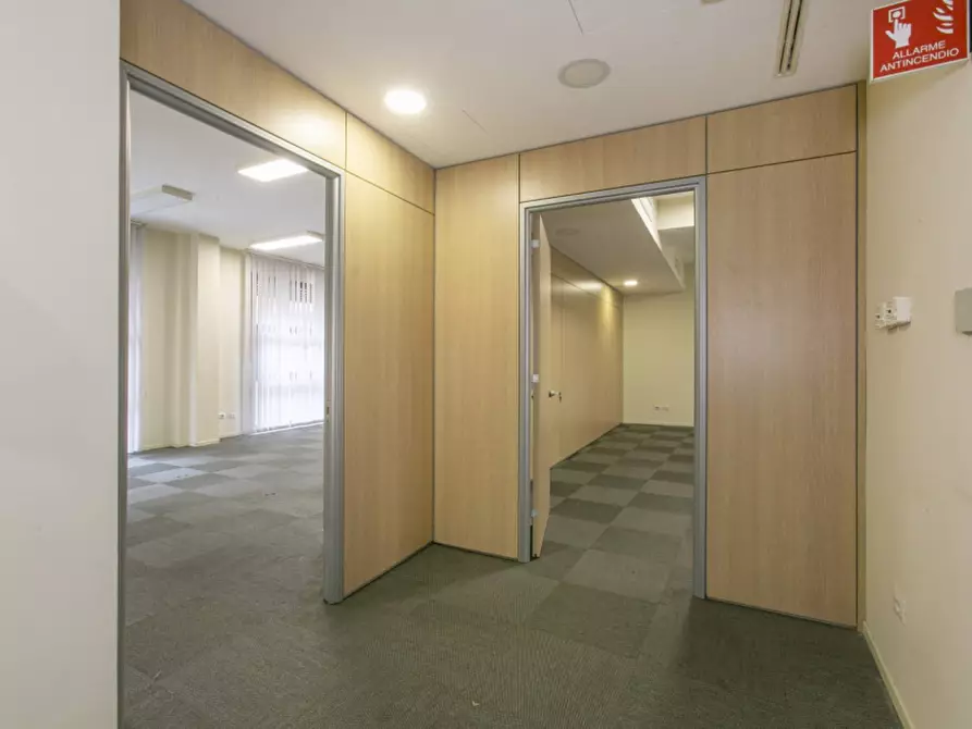 Immagine 11 di Ufficio in affitto  in Via Bissolati a Roma