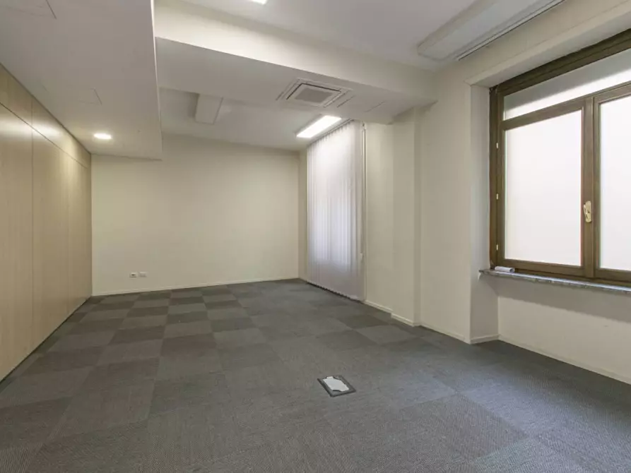 Immagine 12 di Ufficio in affitto  in Via Bissolati a Roma