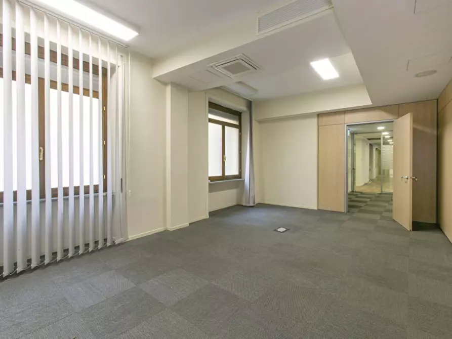 Immagine 13 di Ufficio in affitto  in Via Bissolati a Roma