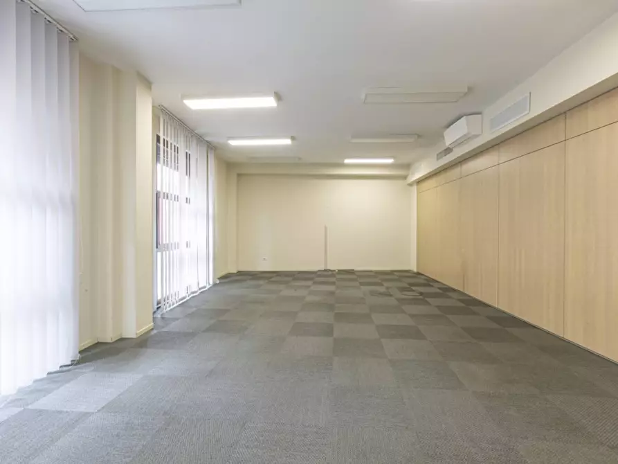 Immagine 14 di Ufficio in affitto  in Via Bissolati a Roma