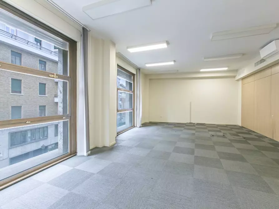 Immagine 15 di Ufficio in affitto  in Via Bissolati a Roma